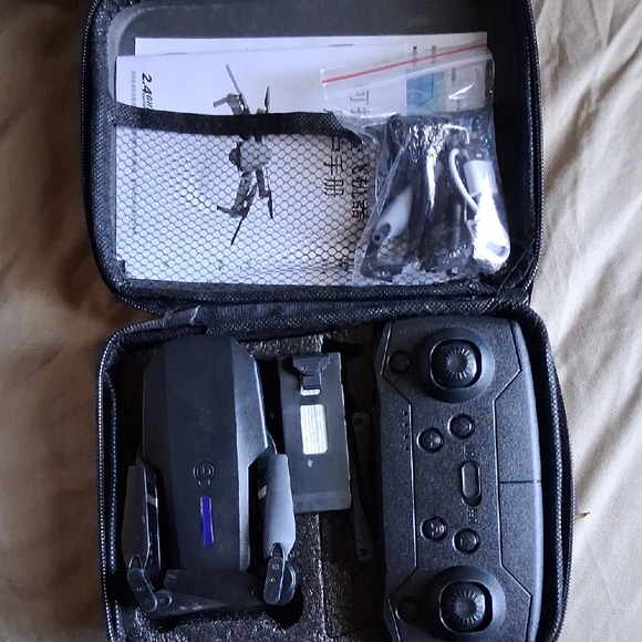 E88 Pro Foldable Drone with Black Controller NIB. WITH CAMERA - Picture 2 of 4